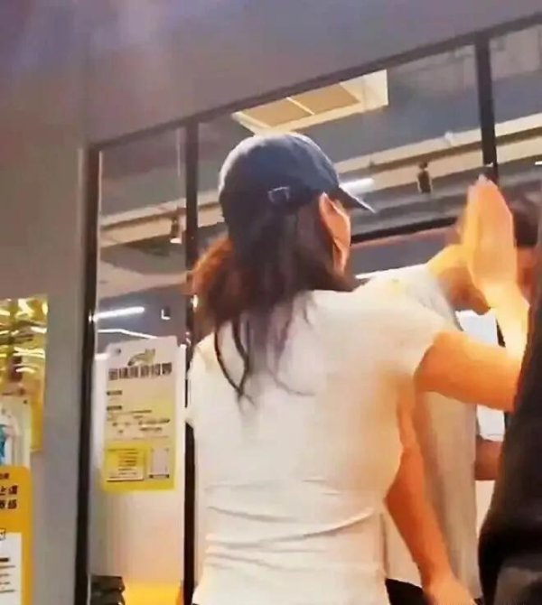 配资吧 厦门一健身房教练被两名女子当众掌掴